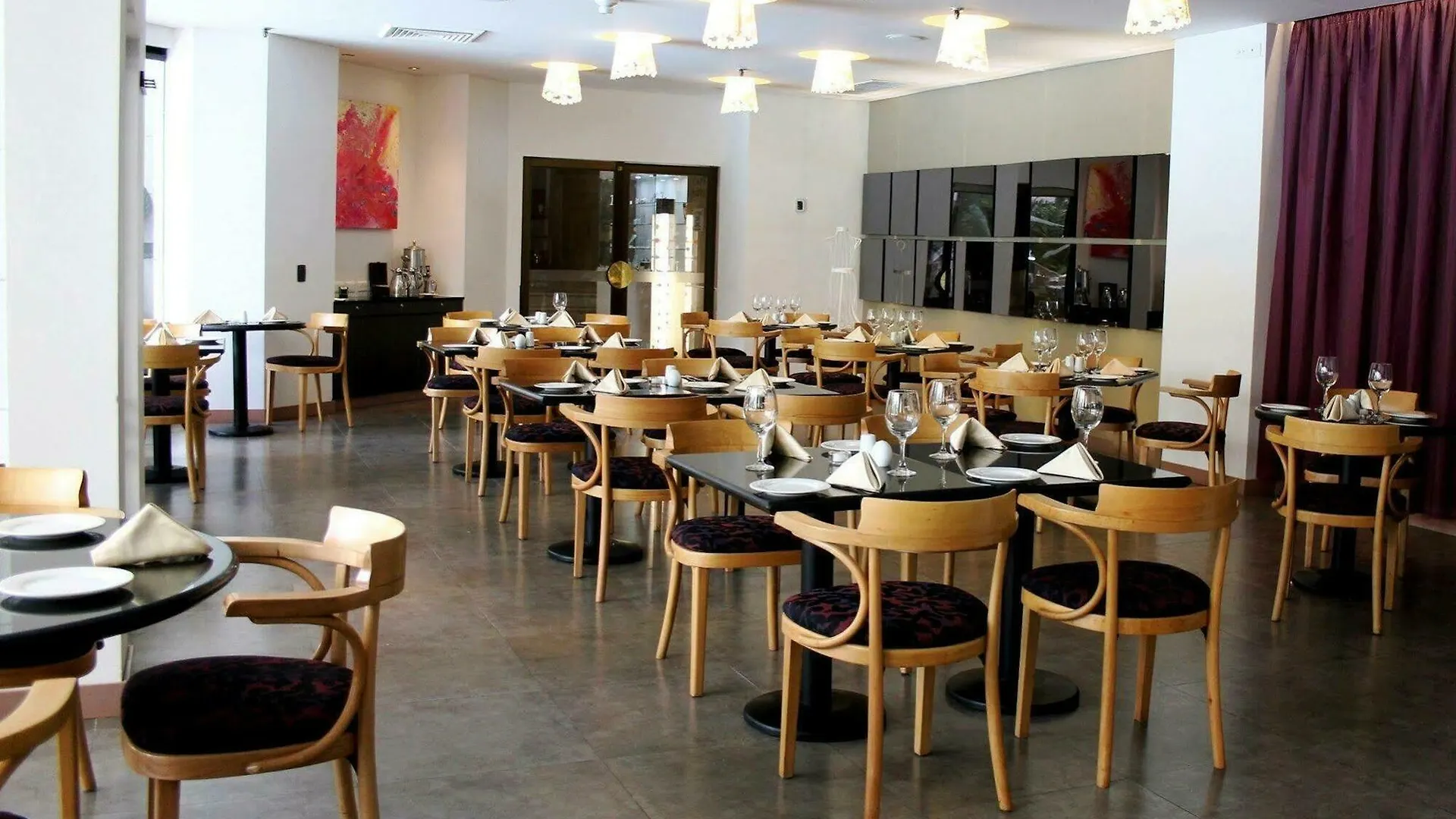 Hotel Nh Cali Royal